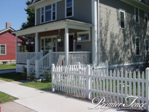 white western red cedar picket fence around home in st paul minnesota twin cities minnesota fence company installer