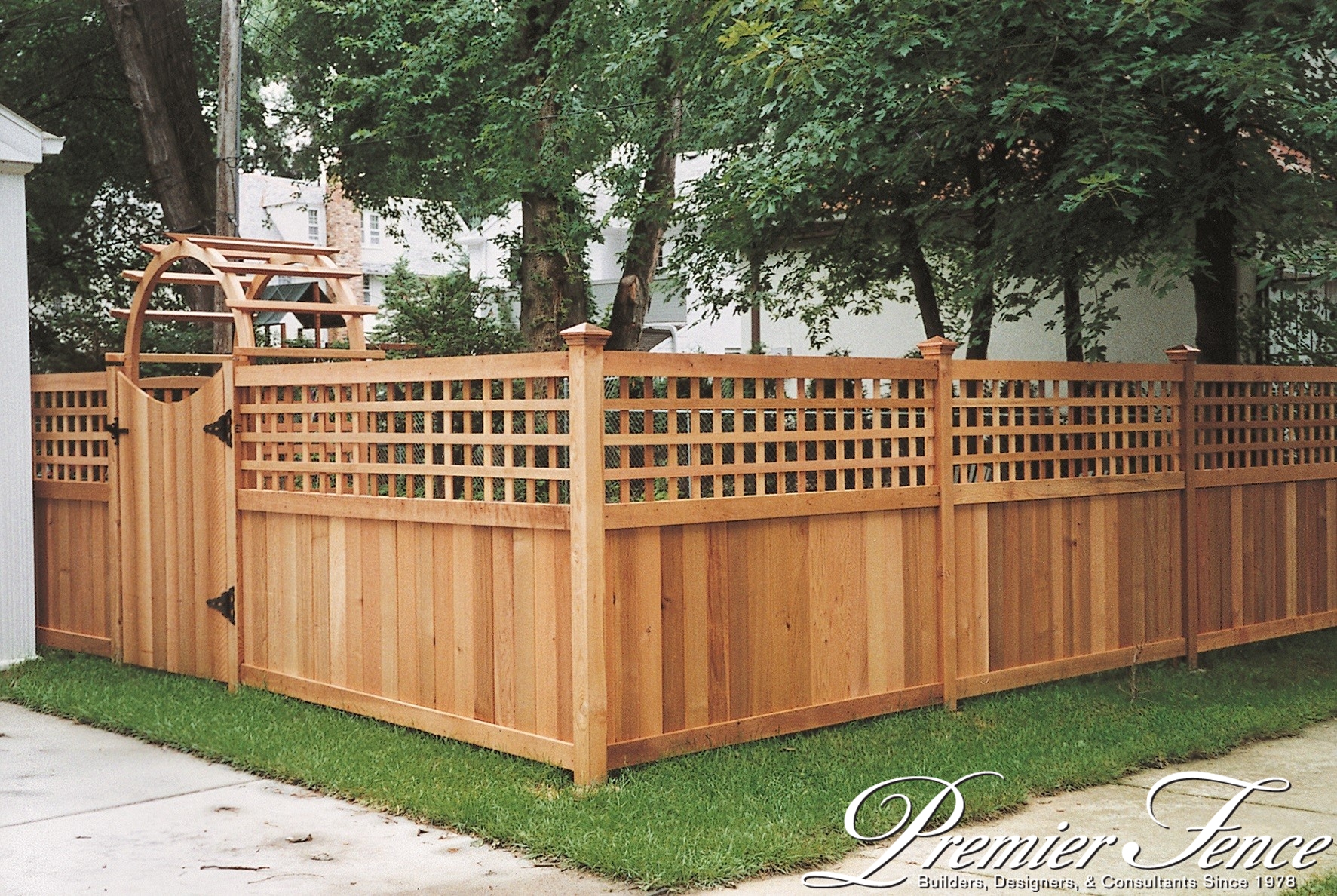 Wooden Garden Fence with Lattice Top